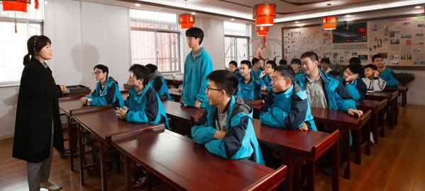 宜君 分类教学，因材施教，采取“一类一方案、一人一目标”的教学方法
