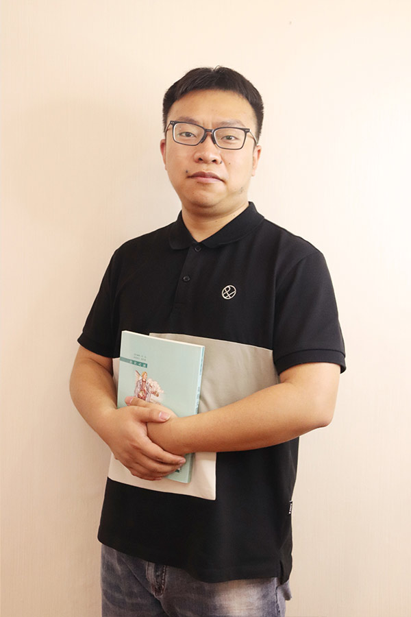 宜君杨斌 本科学历，毕业于西安航空学院