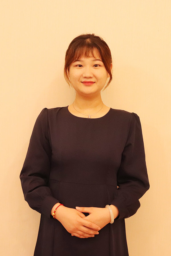 宜君文哲 本科学历，优秀班主任